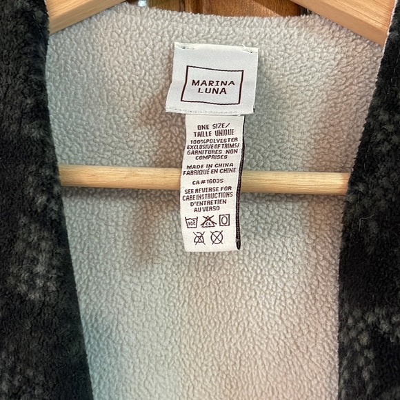 Marina Luna Shawl - Picture 2 of 3